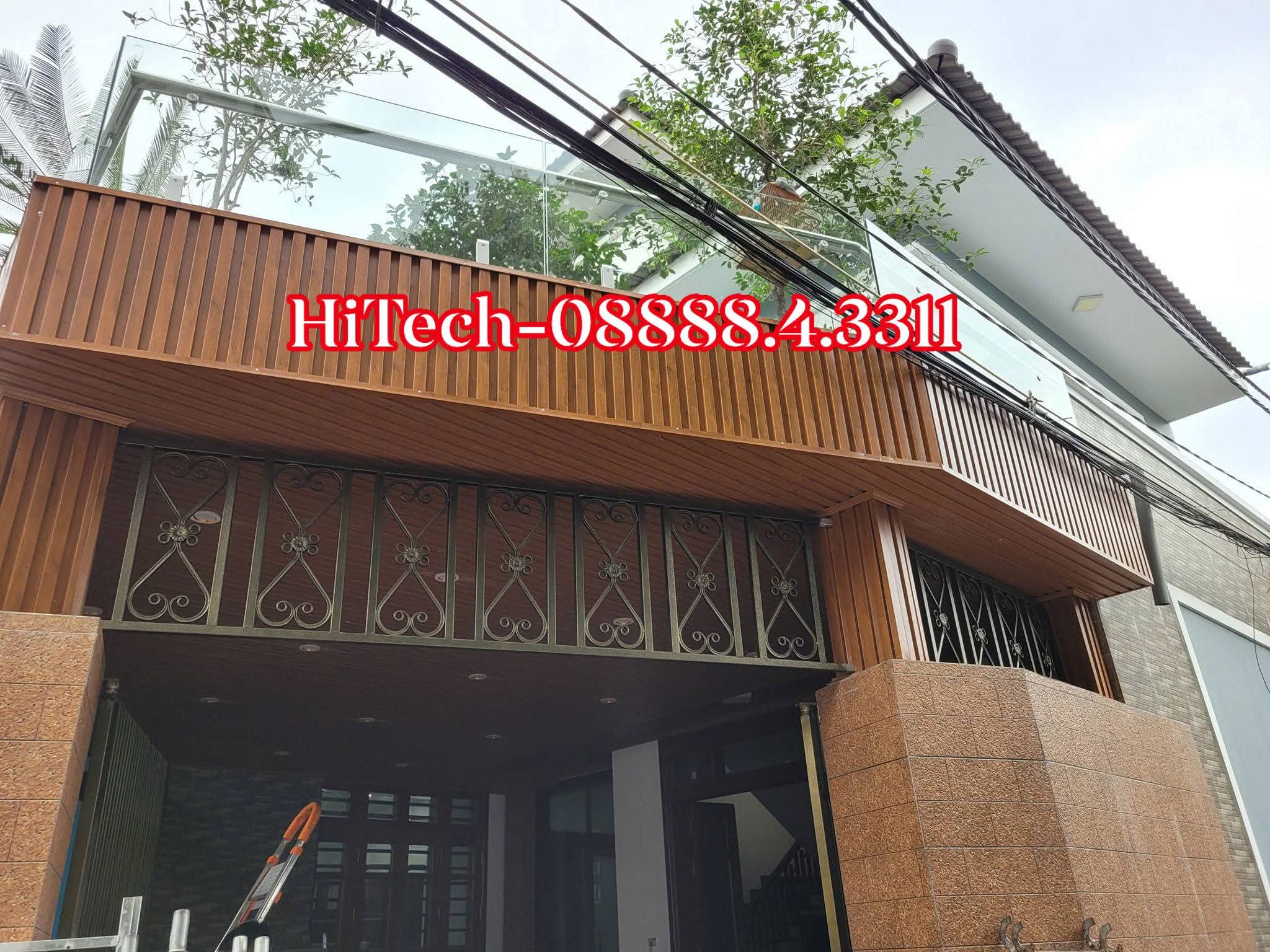Lam sóng nhôm hợp kim làm mái hiên siêu bền cho nhà khách tại Đông Anh