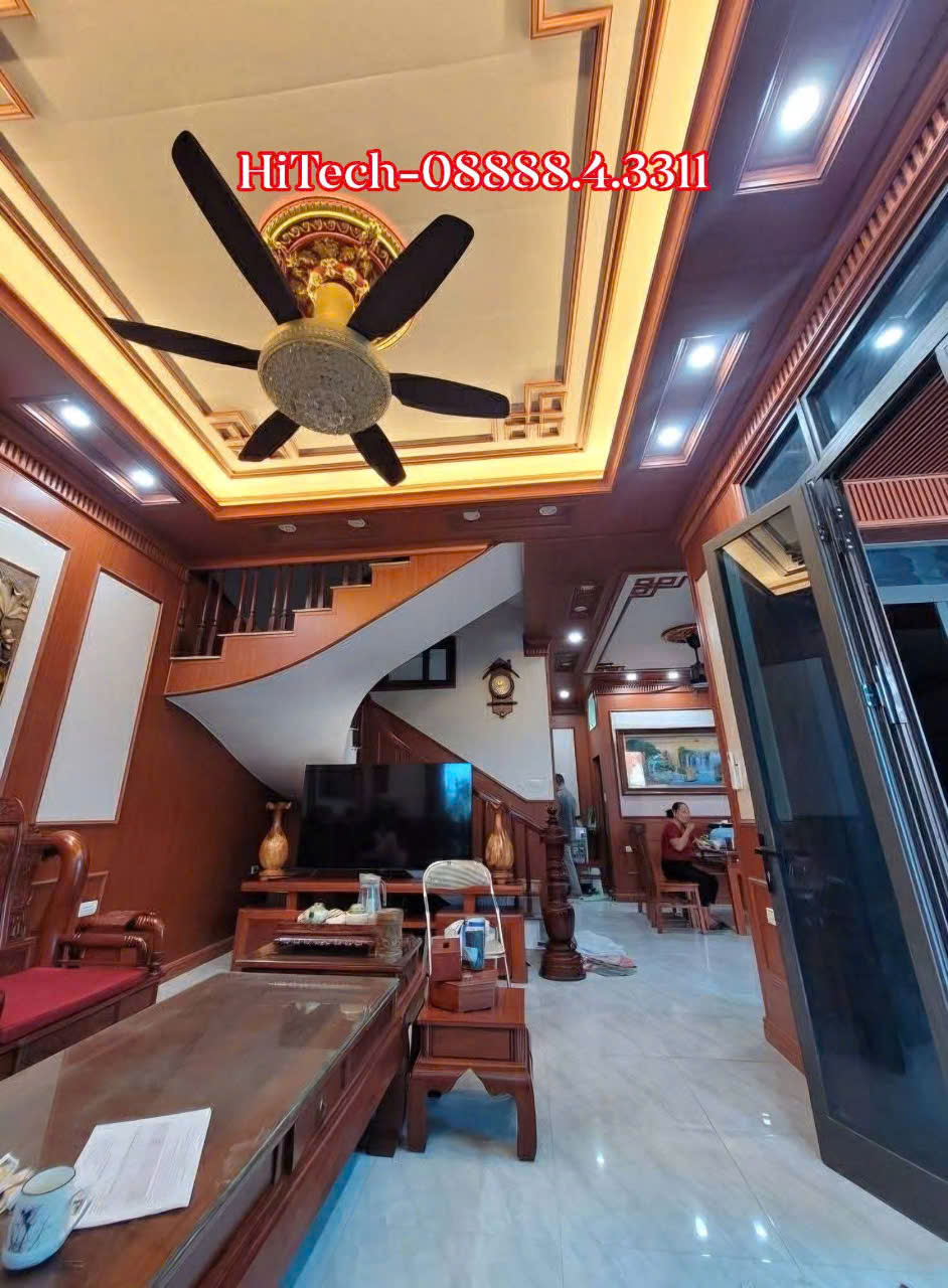 ỐP TRẦN TƯỜNG NHỰA NANO phòng khách tại Đông Anh