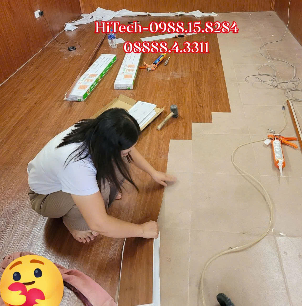 Lát Sàn nhựa tự dính EMG cho nhà khách tại Đông Anh